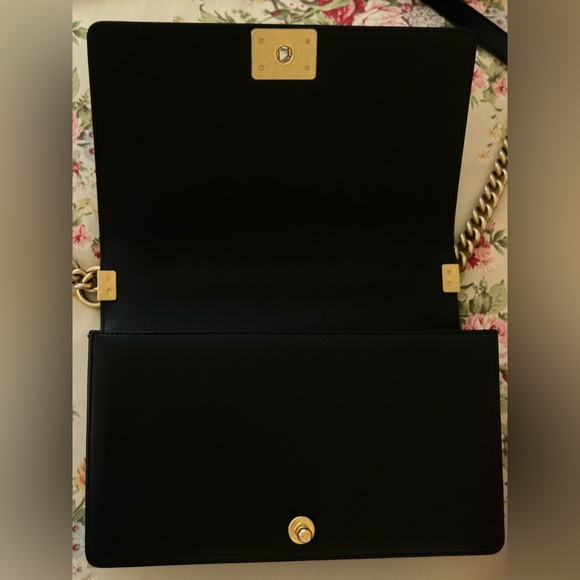 Authentic Chanel Boy. - Picture 11 of 15